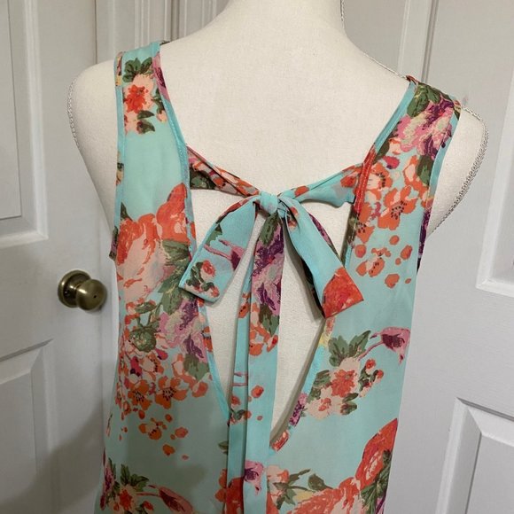 Forever 21 M Light Weight Sheer Hi-Lo Top w/Tie Back - Picture 5 of 9